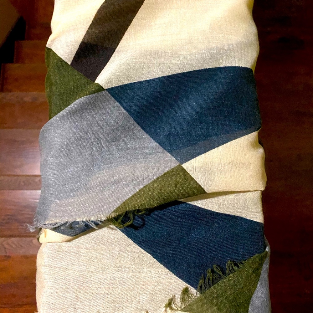 Ladies Geometric Scarf